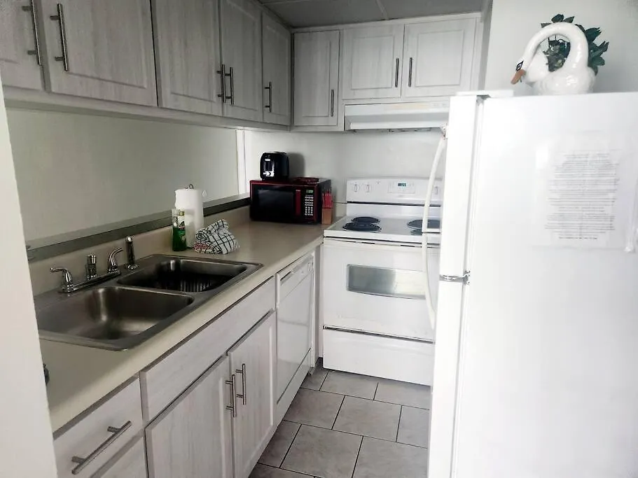 Beautiful Beachfront 1Br 1Ba Stunning Views Panama City Beach Apartman
